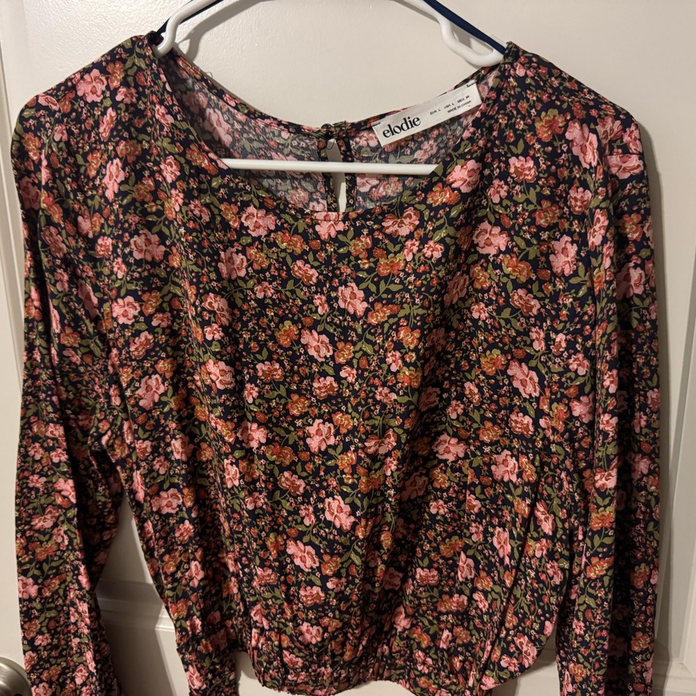 Beautiful long-sleeved lightweight floral print cropped blouse, women’s size L